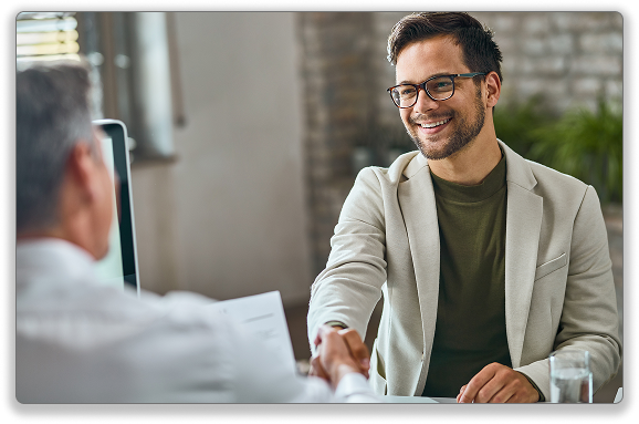 close-up-da-femea-requerente-form-completando 4